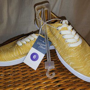 Universal Thread Yellow Stripped Sneakers